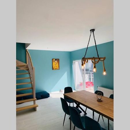 Uroczy Apartament Z Basenem I Kortem Tenisowym โปเบียโรโว ภายนอก รูปภาพ