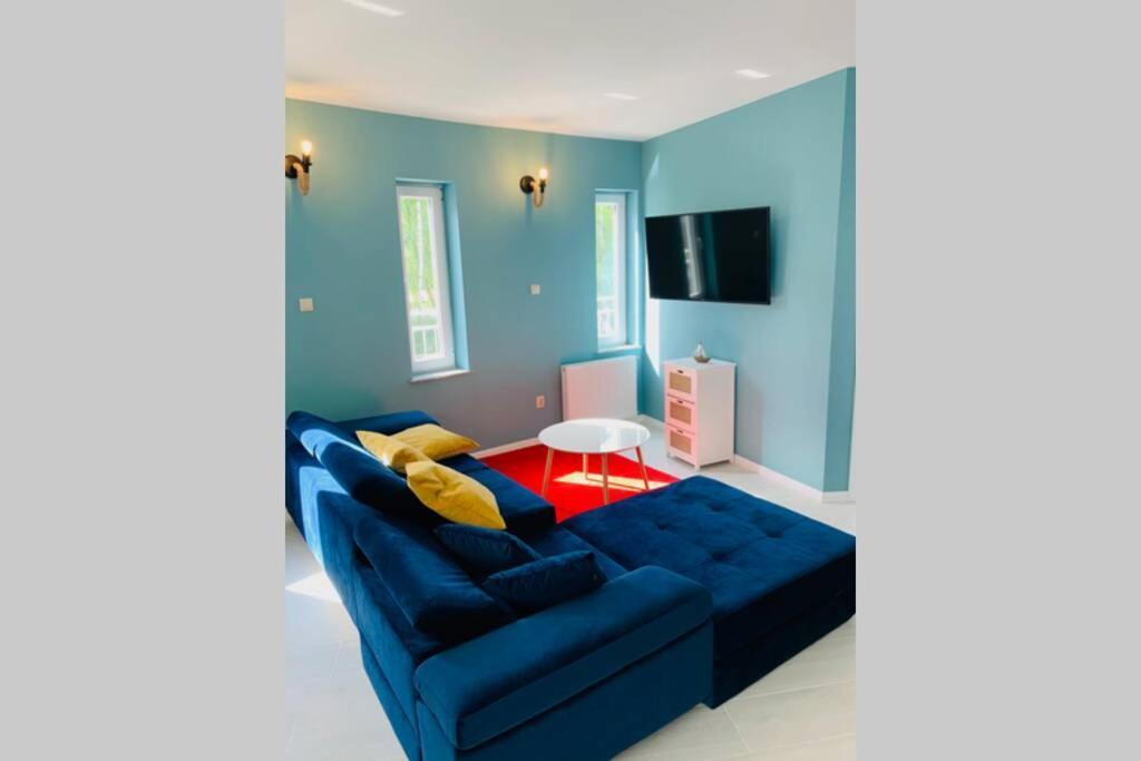 Uroczy Apartament Z Basenem I Kortem Tenisowym โปเบียโรโว ภายนอก รูปภาพ