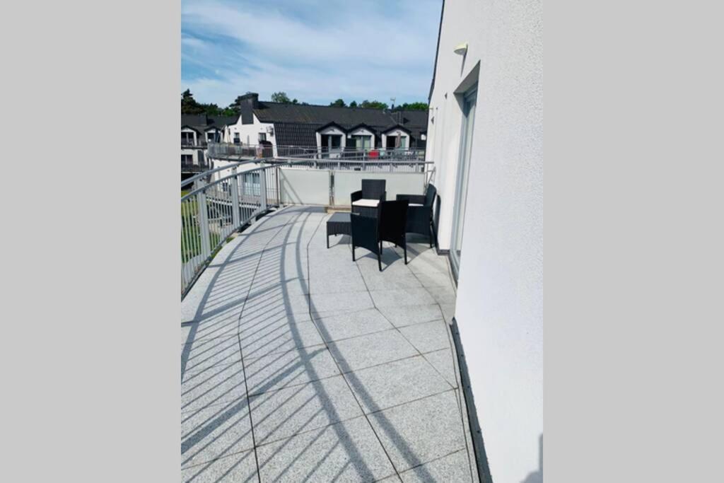 Uroczy Apartament Z Basenem I Kortem Tenisowym โปเบียโรโว ภายนอก รูปภาพ